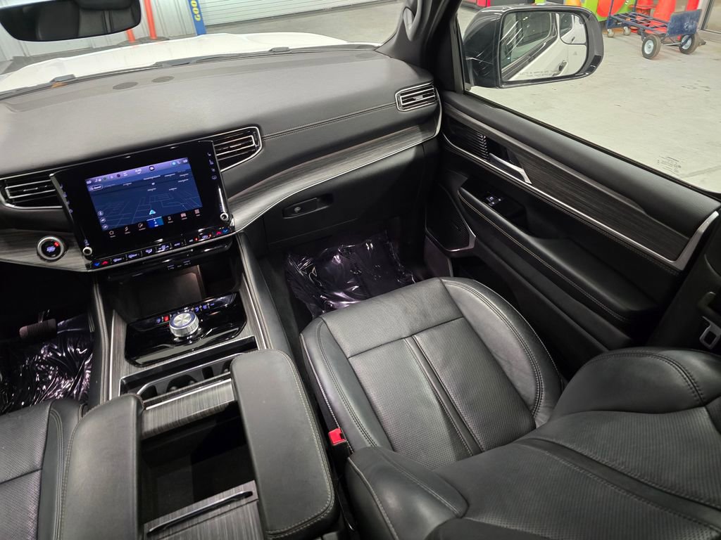 Used 2024 Jeep Wagoneer Series II w/ Flexible Seating Group RWD image 39