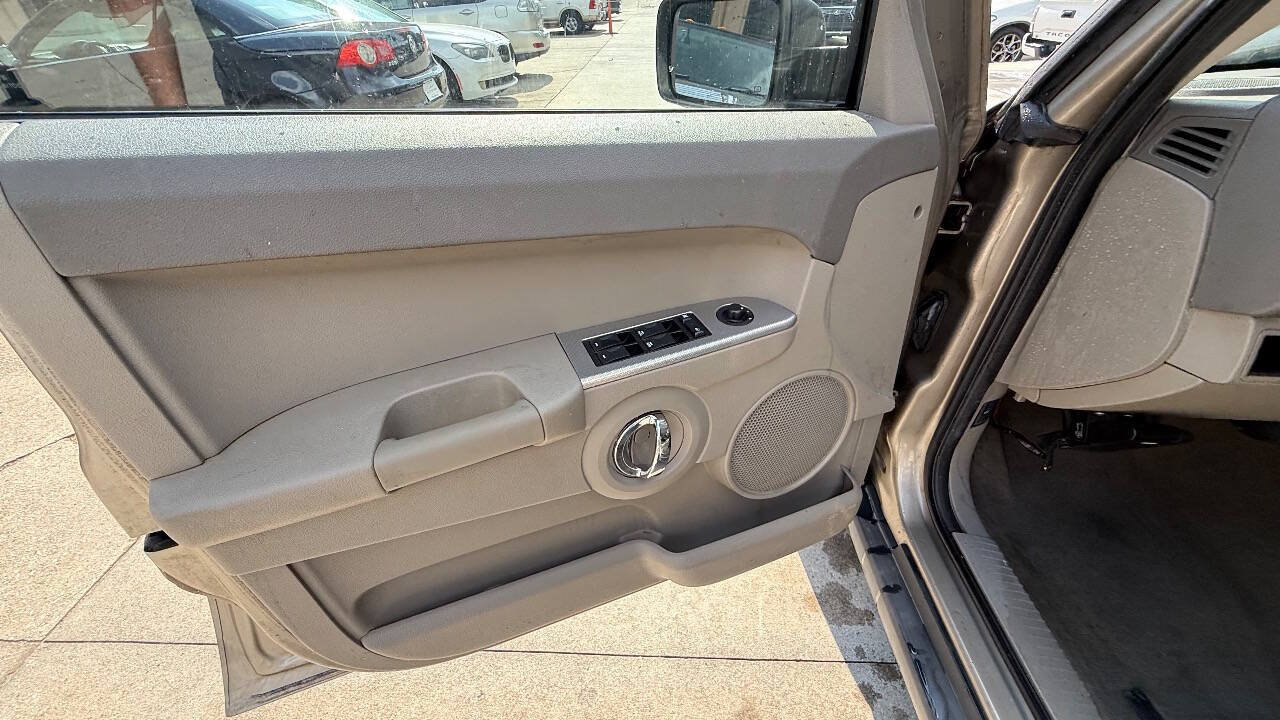 Used 2006 Jeep Commander 2WD image 39