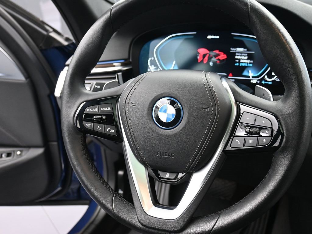 Used 2023 BMW 530e xDrive w/ Premium Package image 12