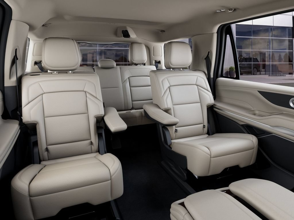 New 2027 Lincoln Navigator Premiere RWD image 11