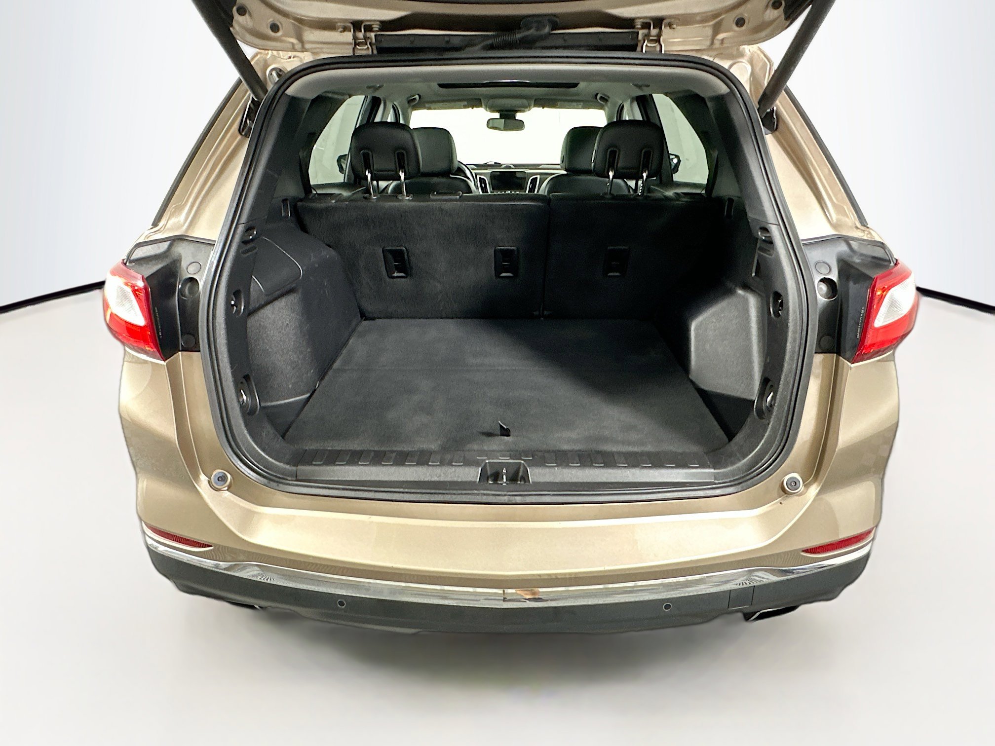 Used 2018 Chevrolet Equinox Premier FWD image 30