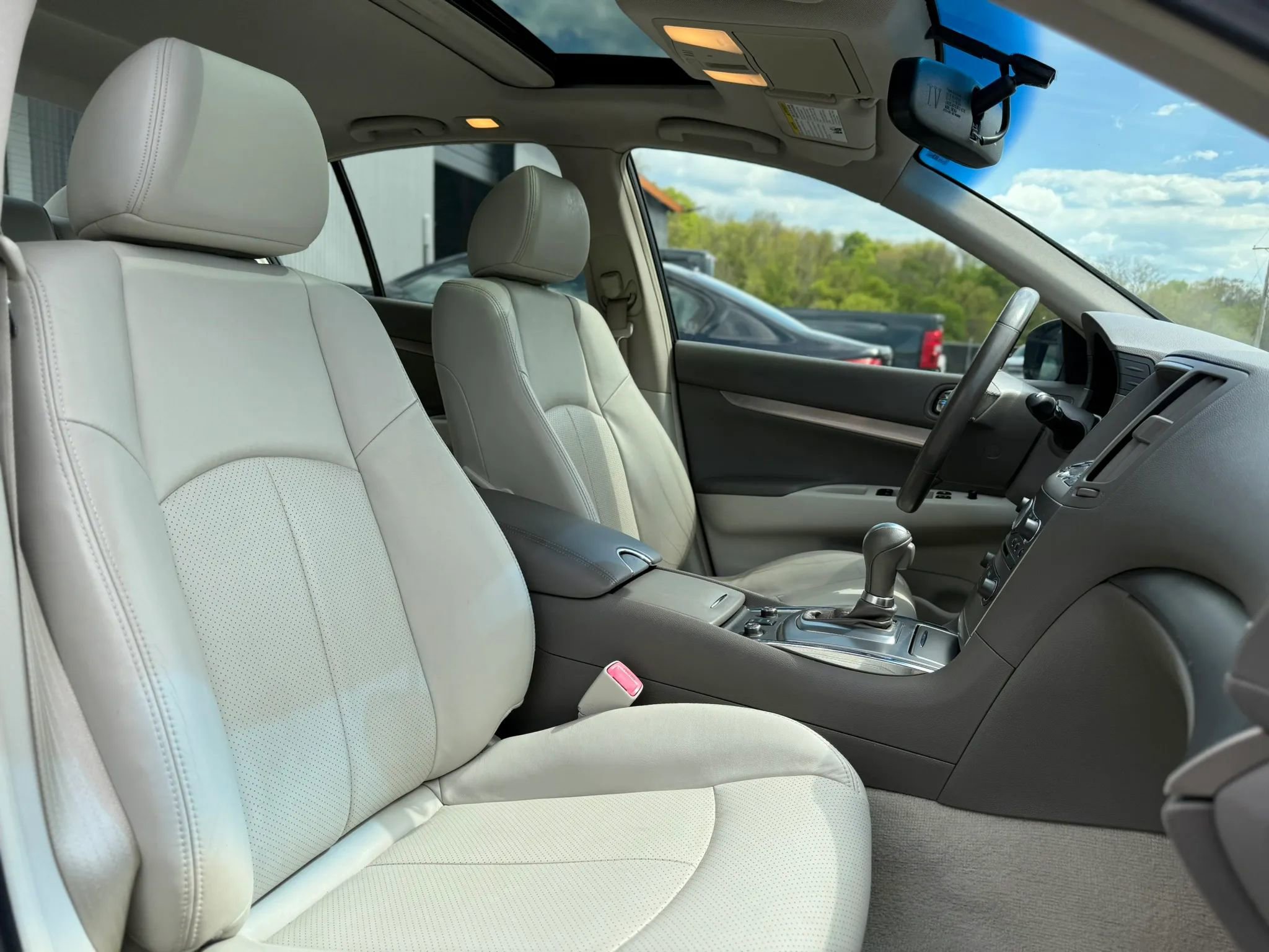 Used 2015 INFINITI Q40 AWD w/ Navigation Package image 27