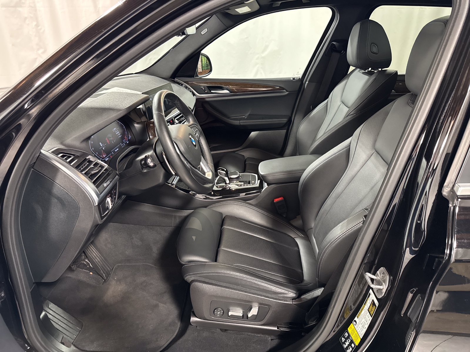 Used 2023 BMW X3 xDrive30i AWD/4WD image 3