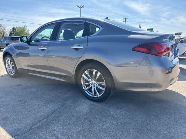 Used 2019 INFINITI Q70 Luxe image 10