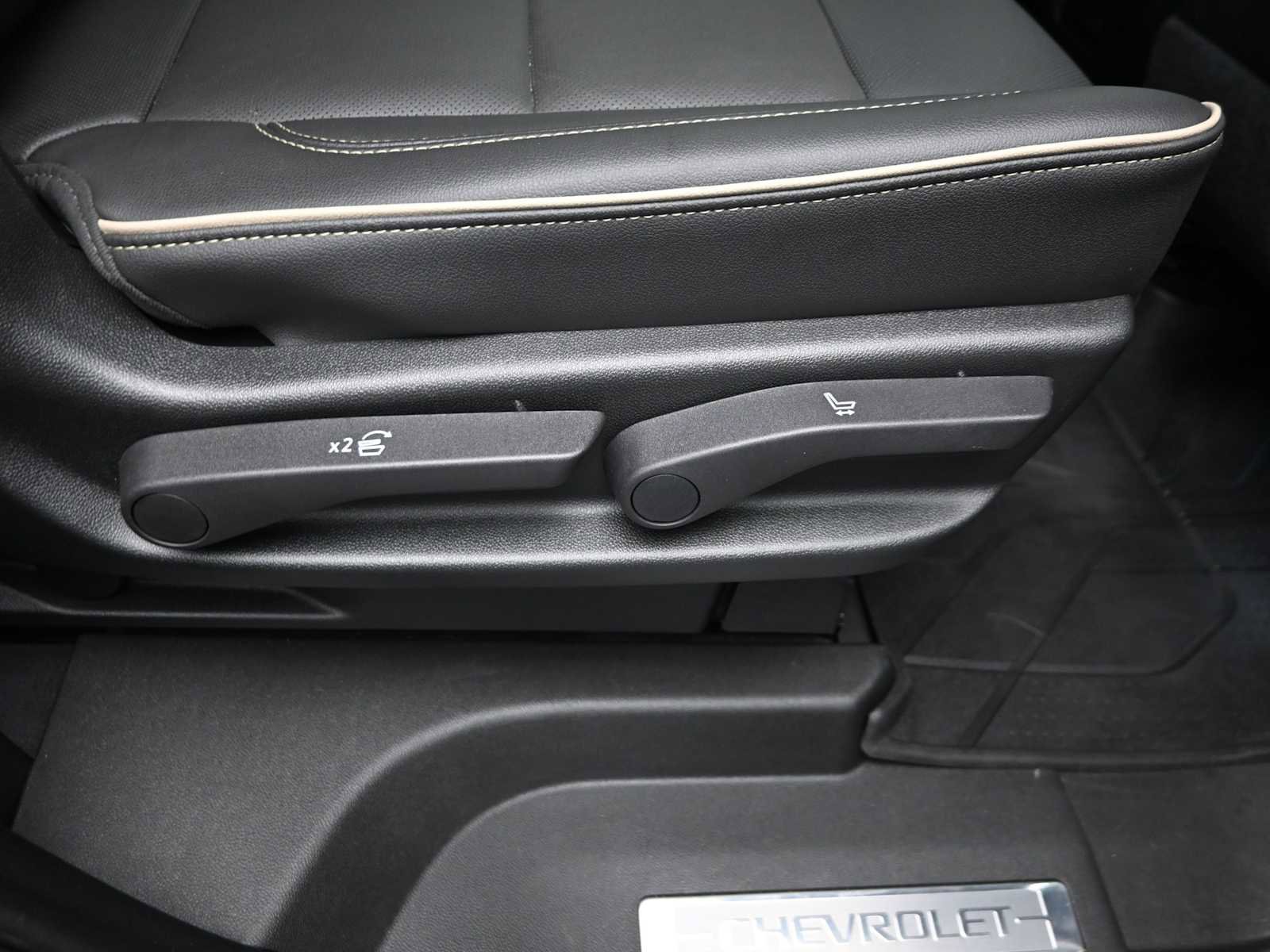 Used 2021 Chevrolet Tahoe Premier AWD/4WD image 36