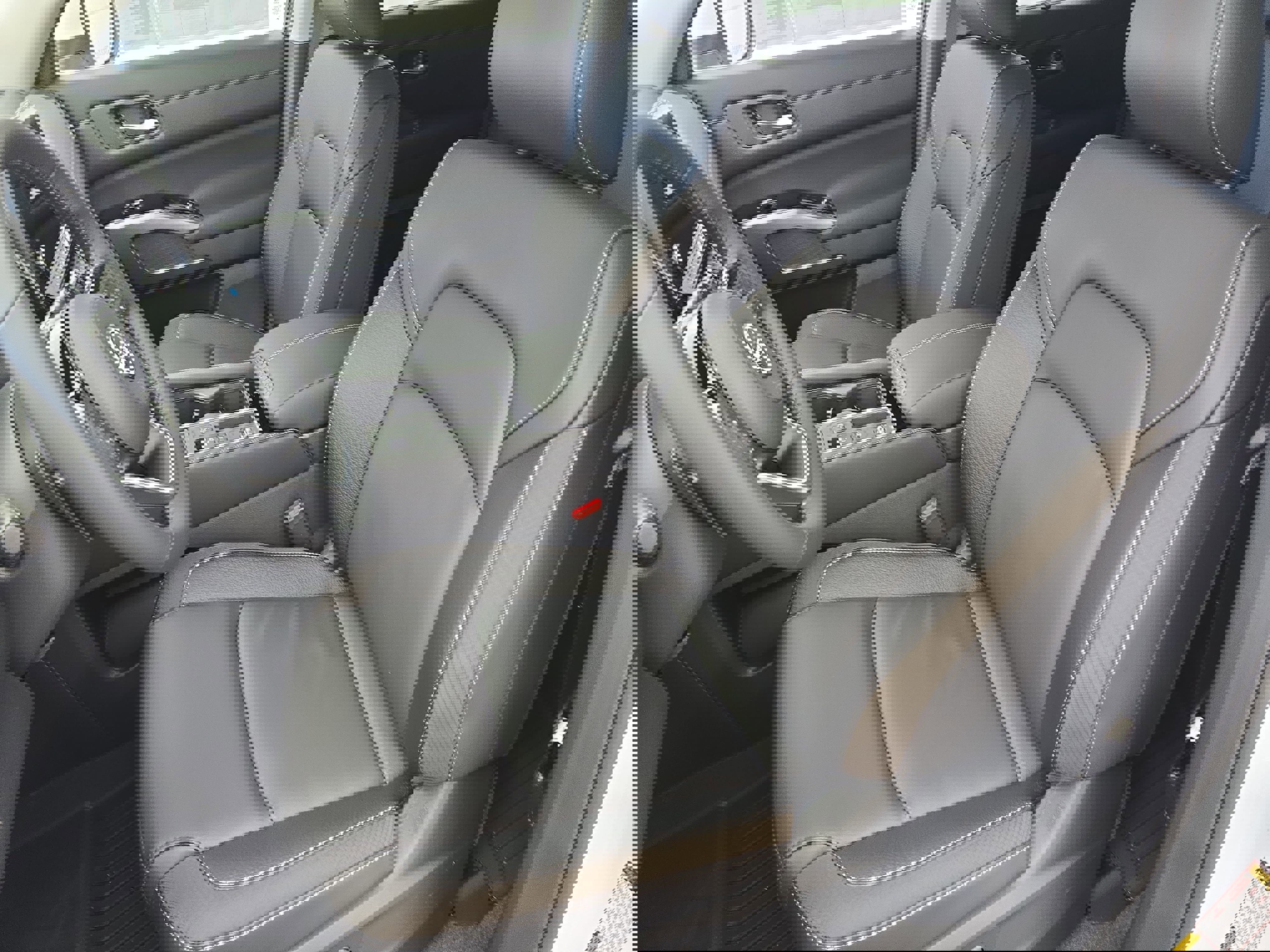 New 2025 Nissan Pathfinder SL image 17