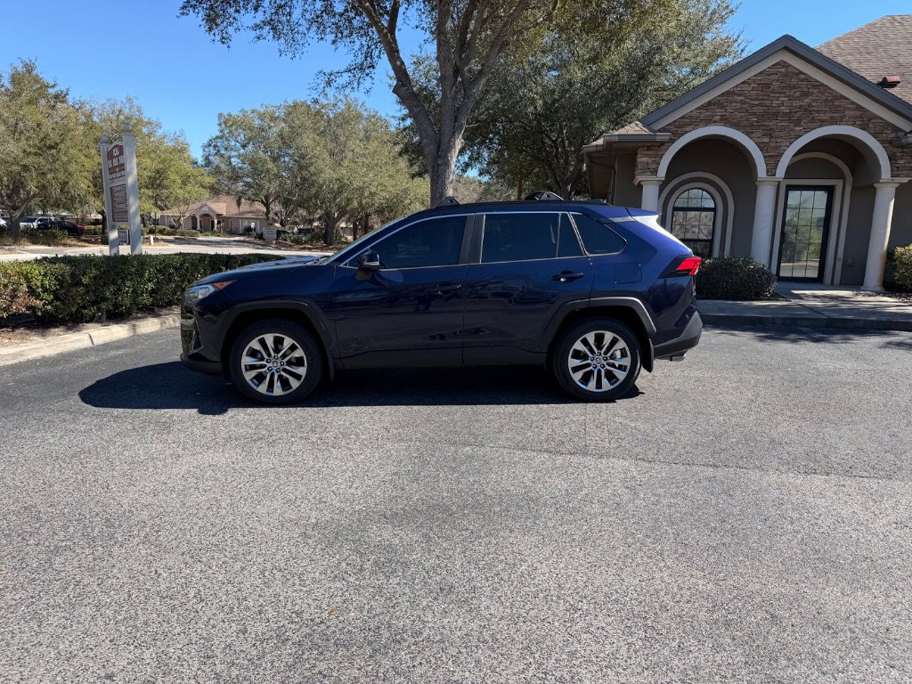 Used 2021 Toyota RAV4 XLE Premium image 2