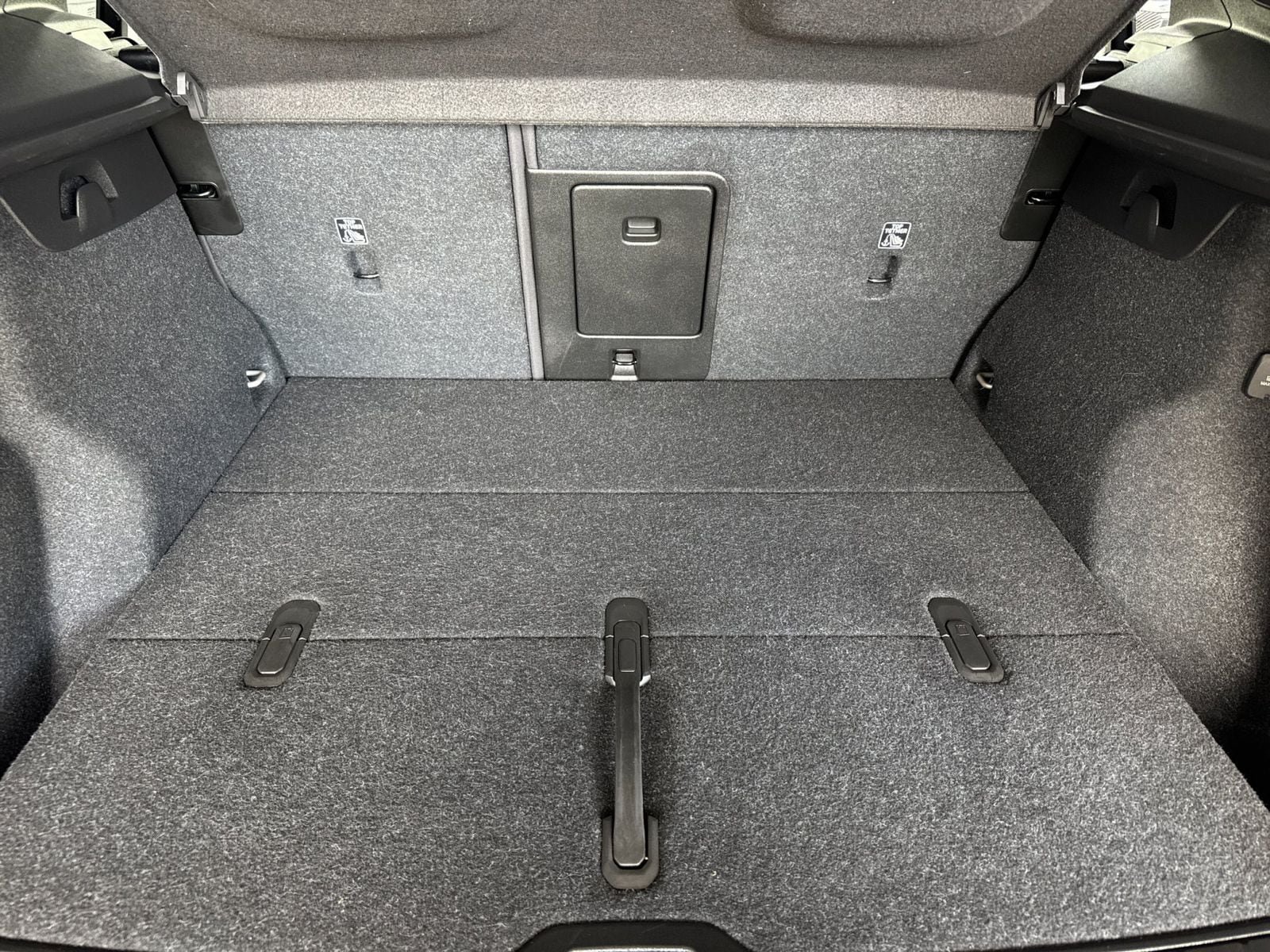 Certified 2023 Volvo XC40 Recharge Ultimate AWD/4WD image 19