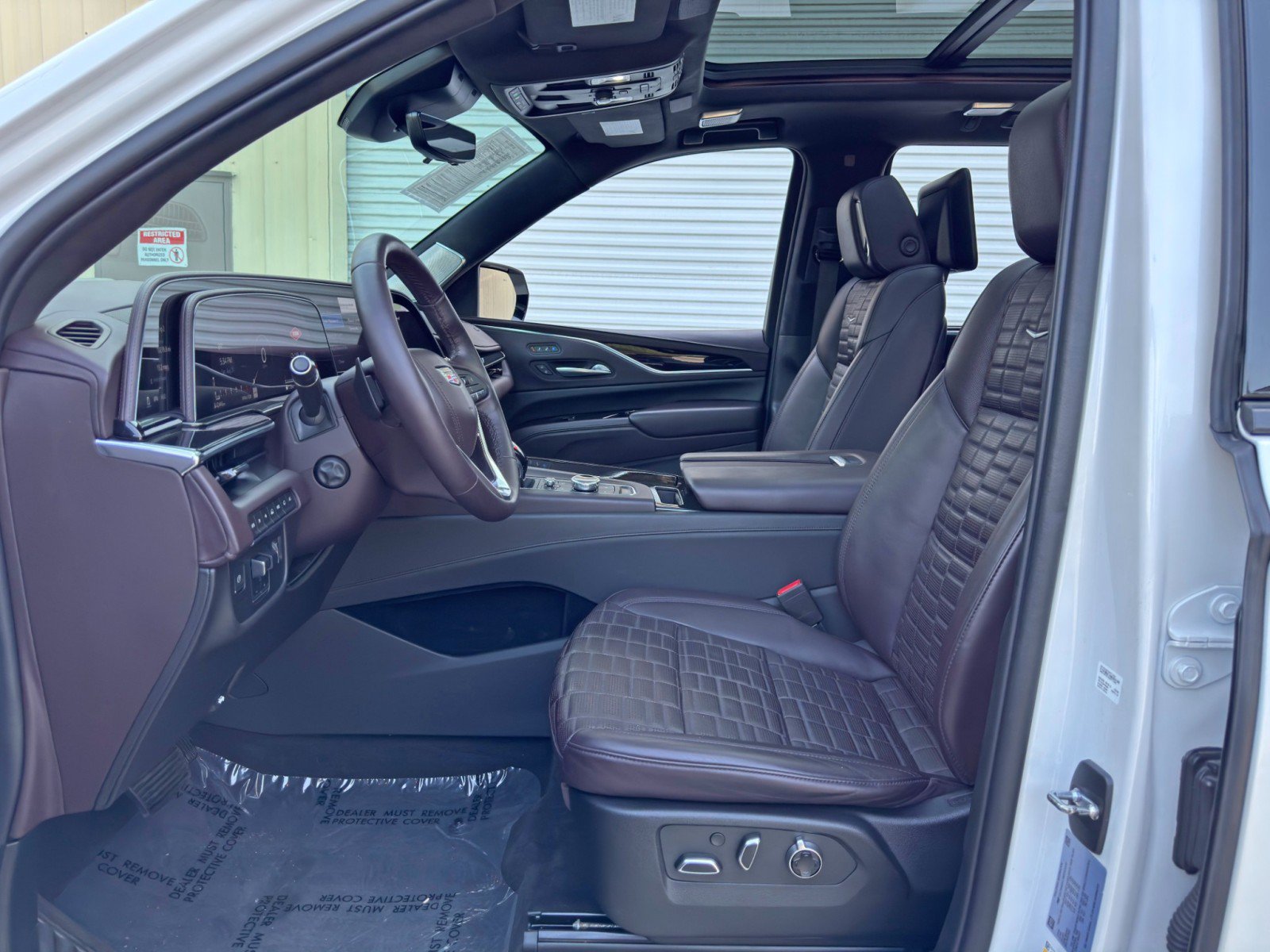 Used 2022 Cadillac Escalade Sport Platinum AWD/4WD image 17