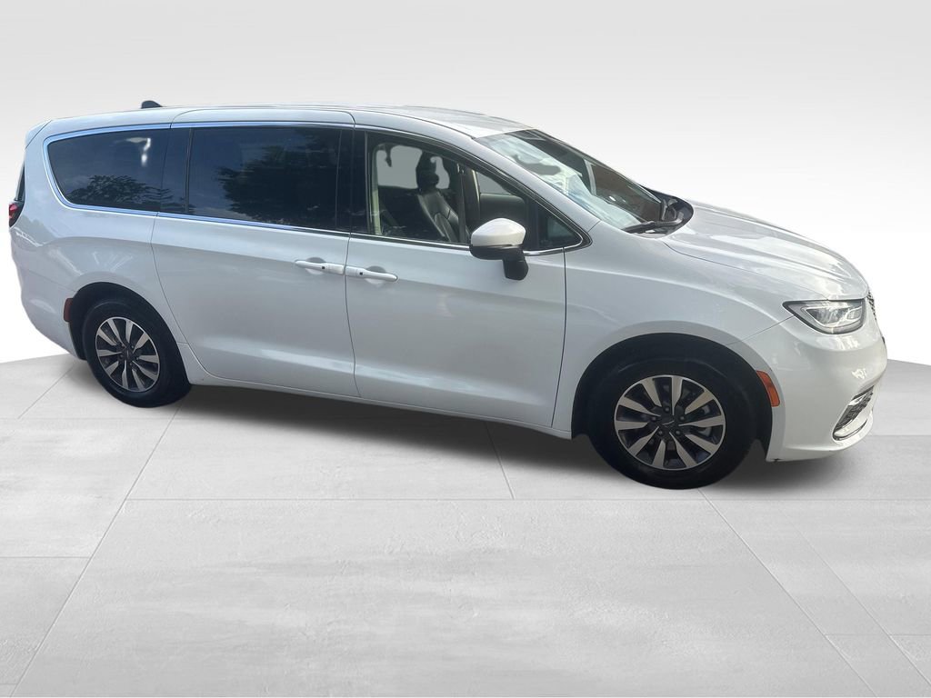 Used 2022 Chrysler Pacifica Touring-L FWD image 28