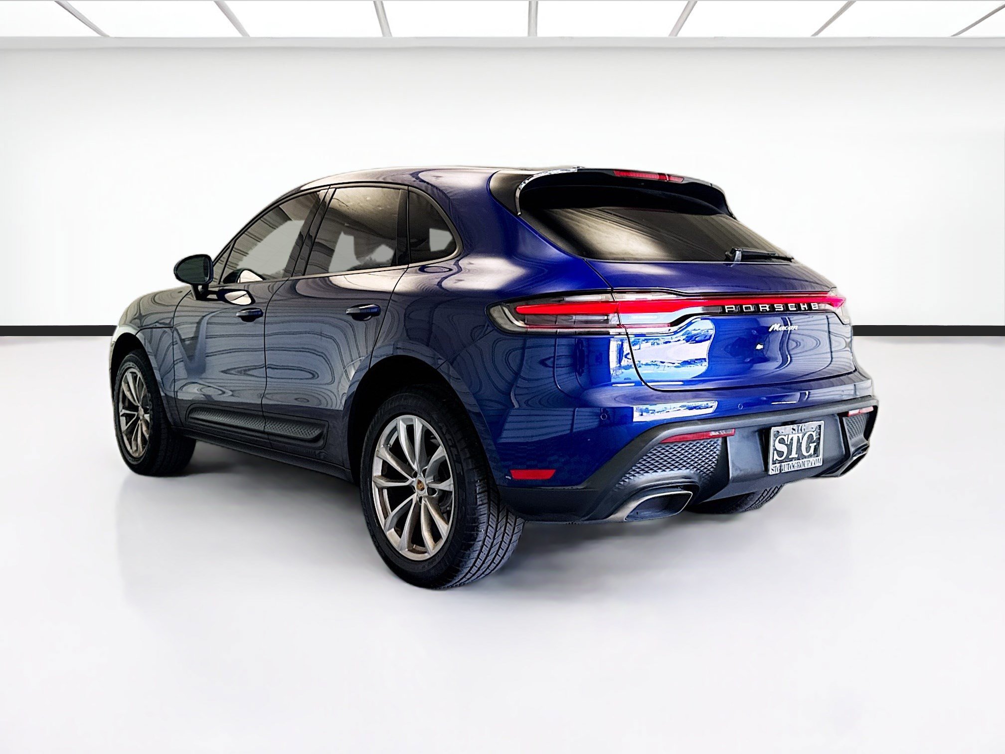 Used 2024 Porsche Macan Turbo AWD/4WD image 6