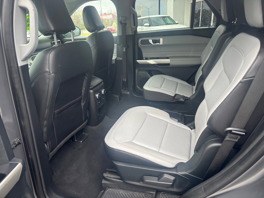 Used 2021 Ford Explorer XLT w/ Equipment Group 202A AWD/4WD image 39