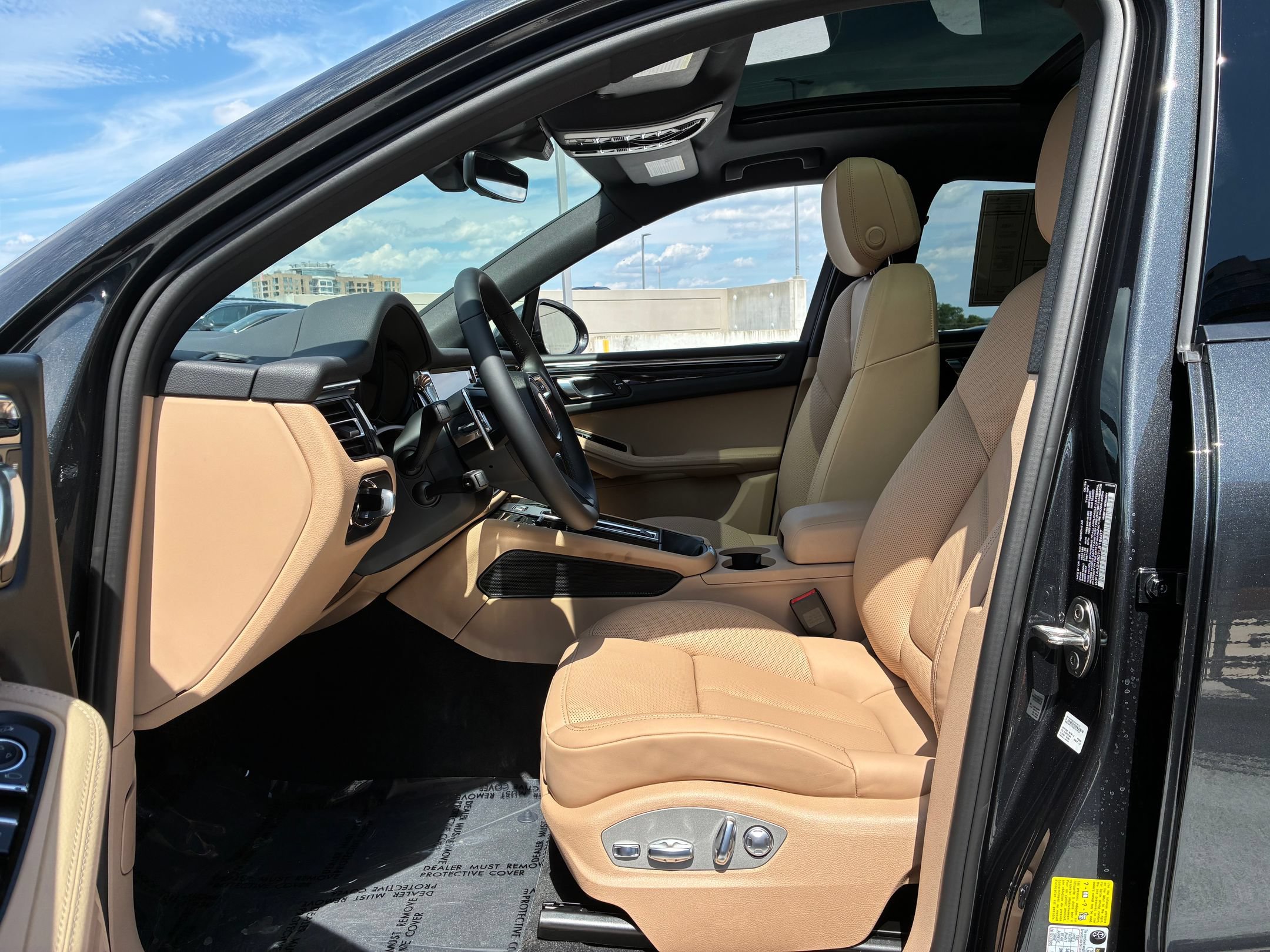 Used 2026 Porsche Macan AWD/4WD image 32