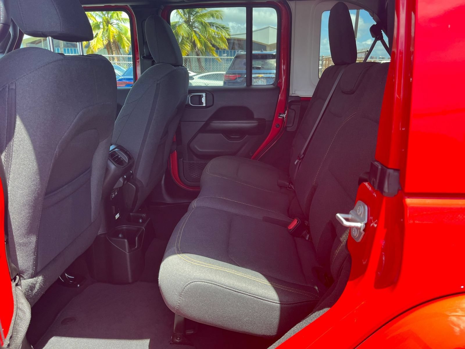 Used 2025 Jeep Wrangler Unlimited Sahara AWD/4WD image 25
