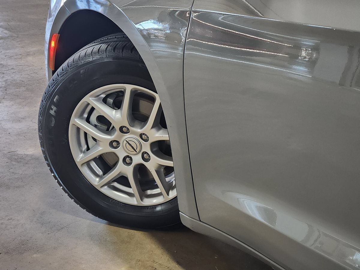 Used 2022 Chrysler Pacifica Touring-L FWD image 23