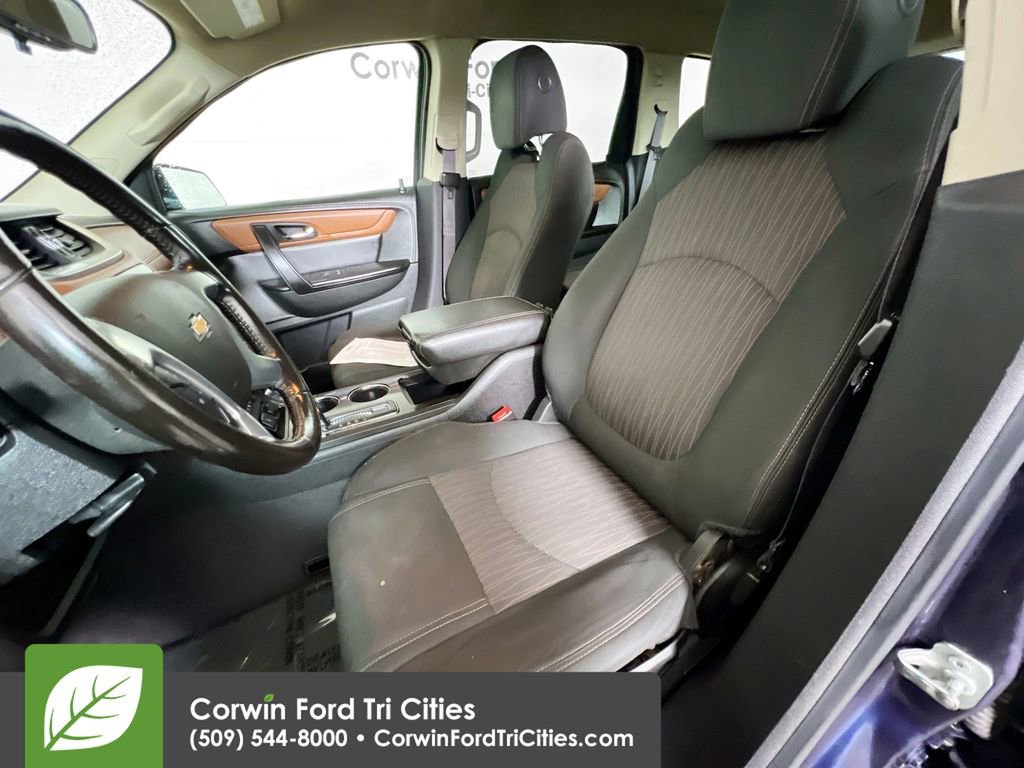 Used 2015 Chevrolet Traverse LT w/ Style and Technology Package image 25