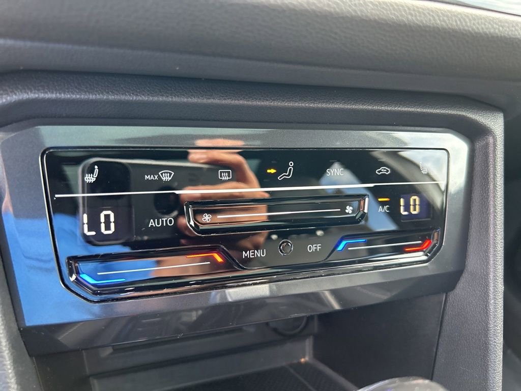 Used 2023 Volkswagen Tiguan SE R-Line image 43