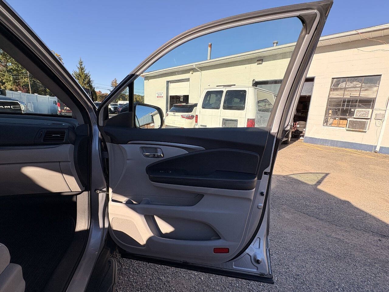 Used 2019 Honda Pilot LX image 21