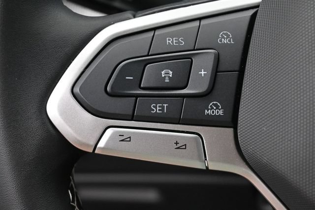 Used 2025 Volkswagen Tiguan S AWD/4WD image 16