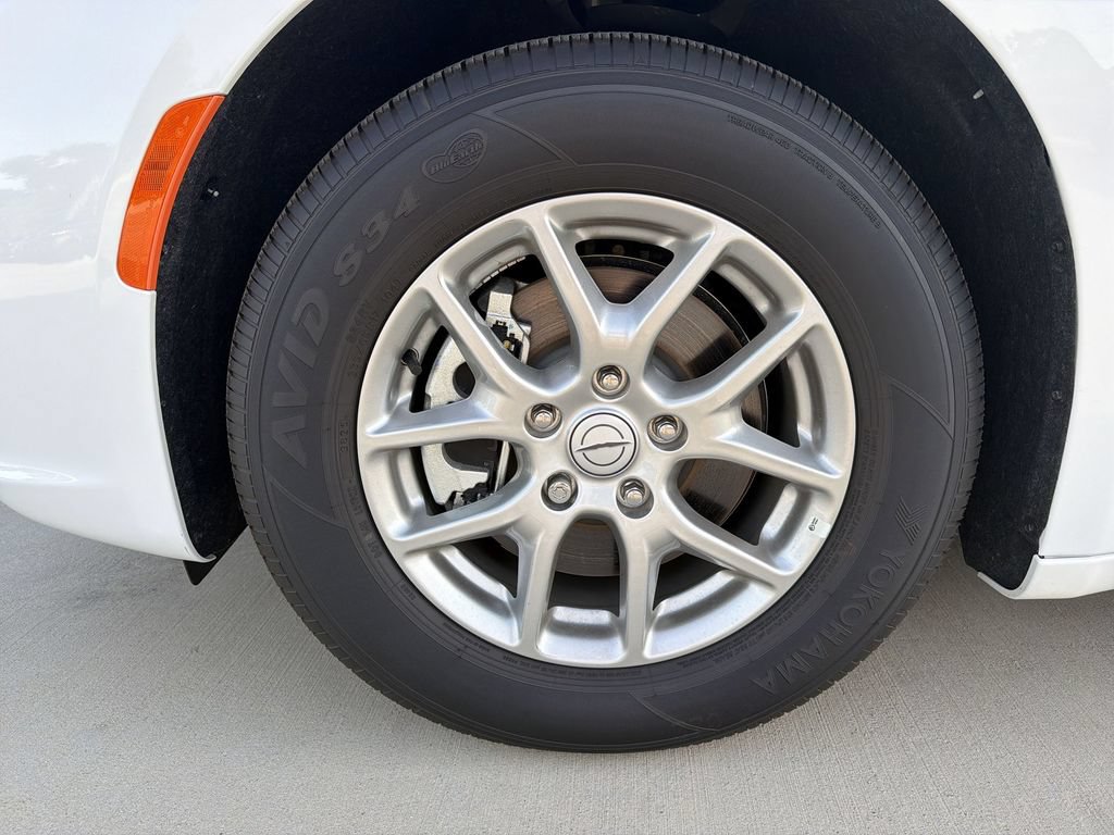 New 2026 Chrysler Pacifica Select FWD image 19