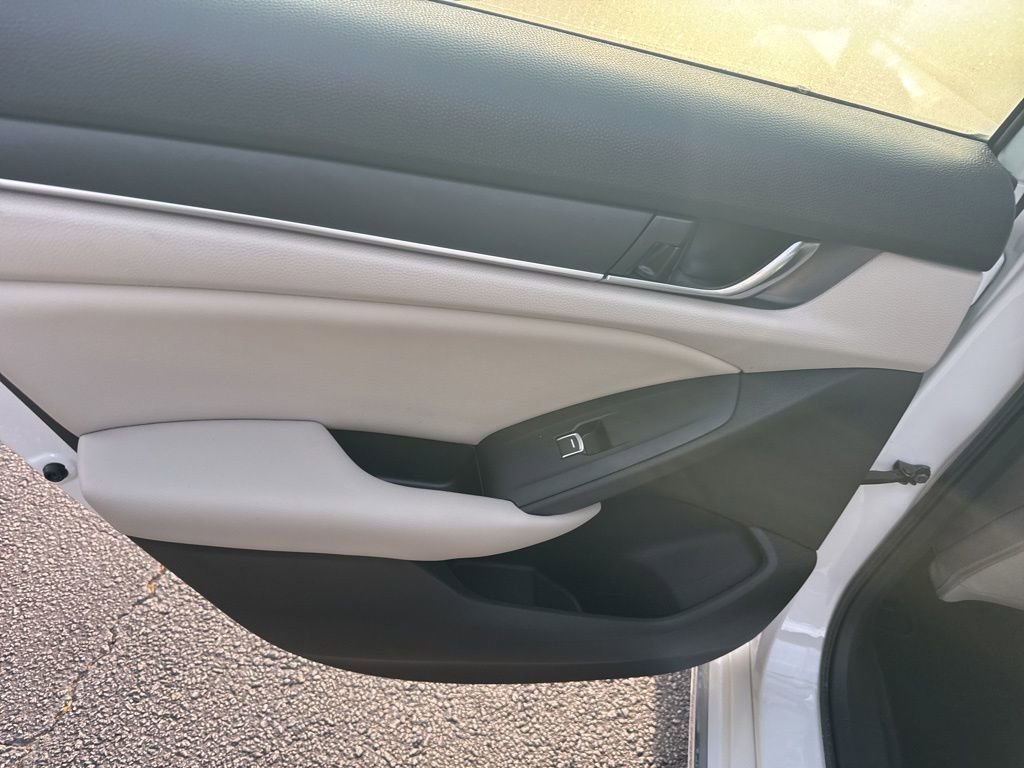 Used 2019 Honda Accord EX image 13