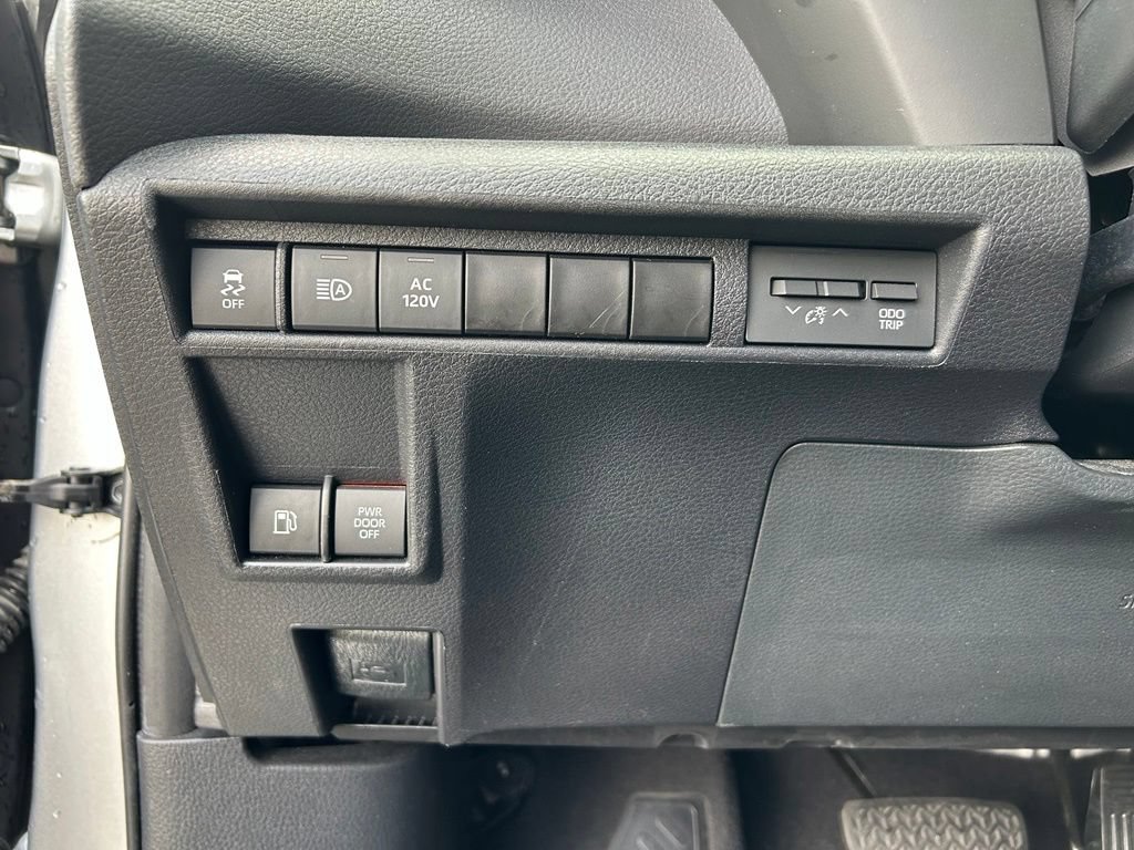 Used 2023 Toyota Sienna XSE w/ XSE Plus Package AWD/4WD image 14