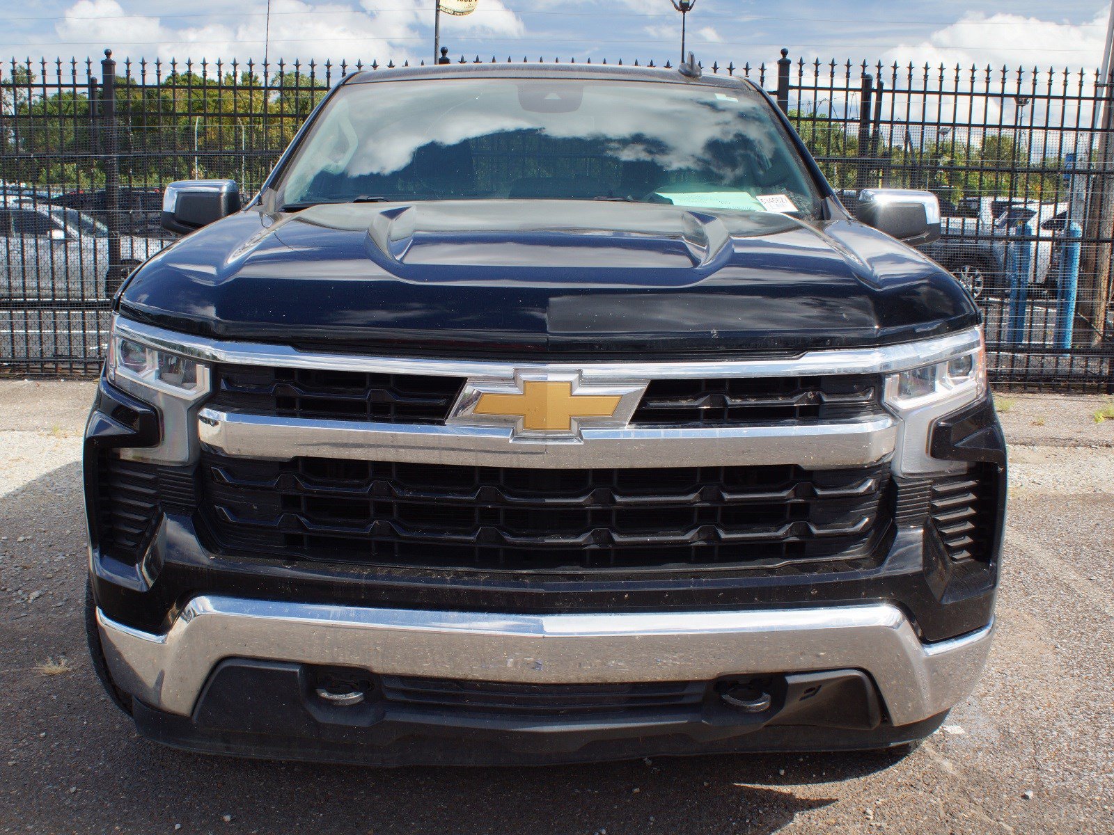Used 2023 Chevrolet Silverado 1500 LT w/ Protection Package AWD/4WD image 2