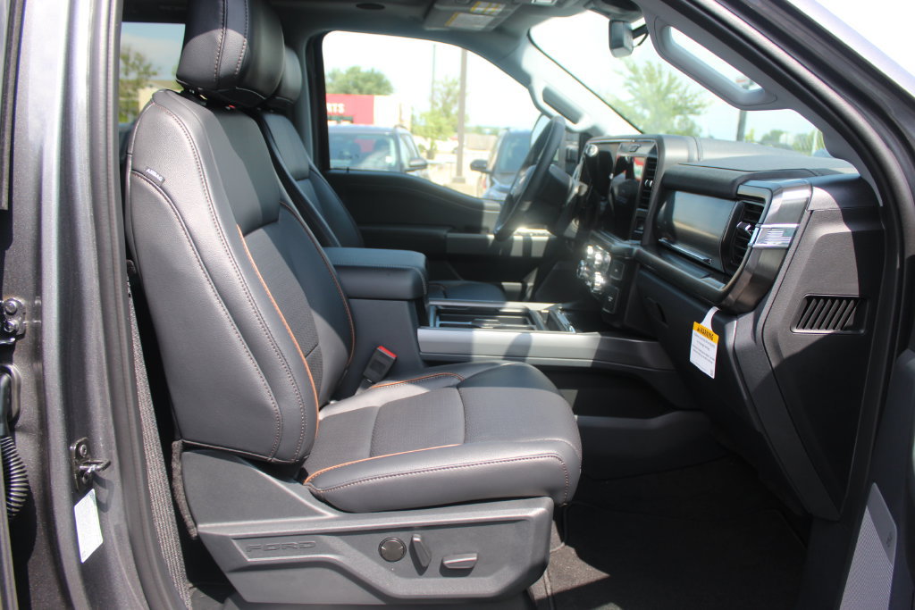 New 2026 Ford F350 Lariat w/ Black Appearance Package AWD/4WD image 17