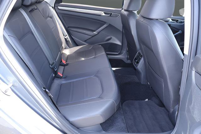Used 2018 Volkswagen Passat 2.0T SE FWD image 18