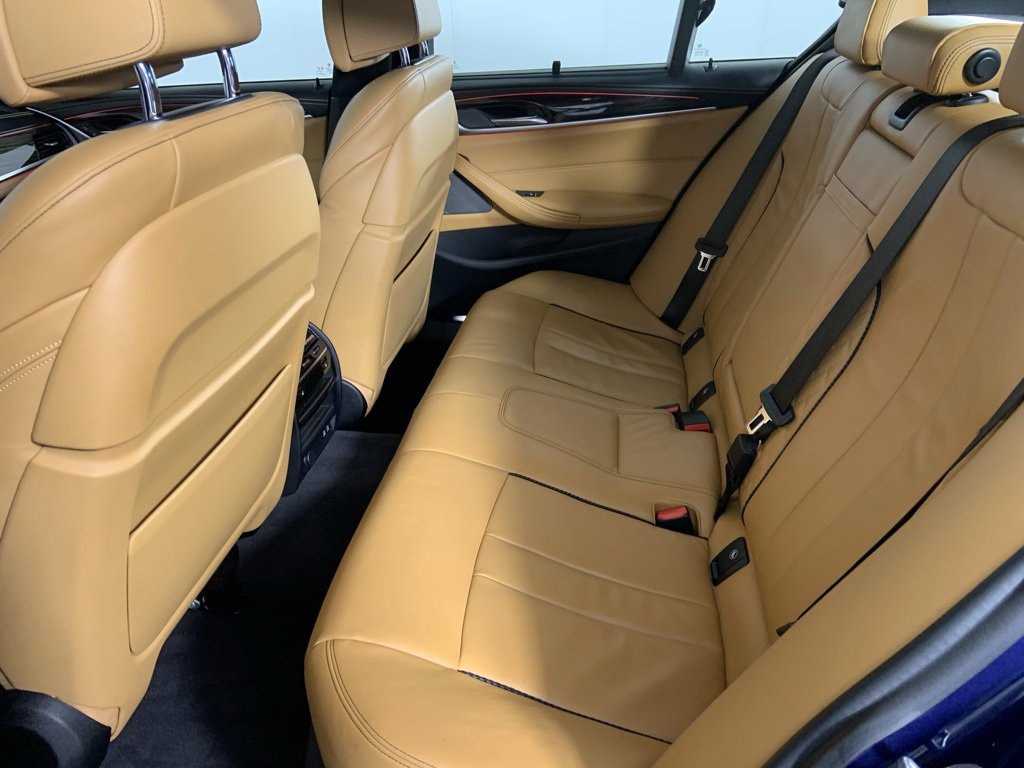 Used 2020 BMW 530e xDrive w/ Executive Package image 18