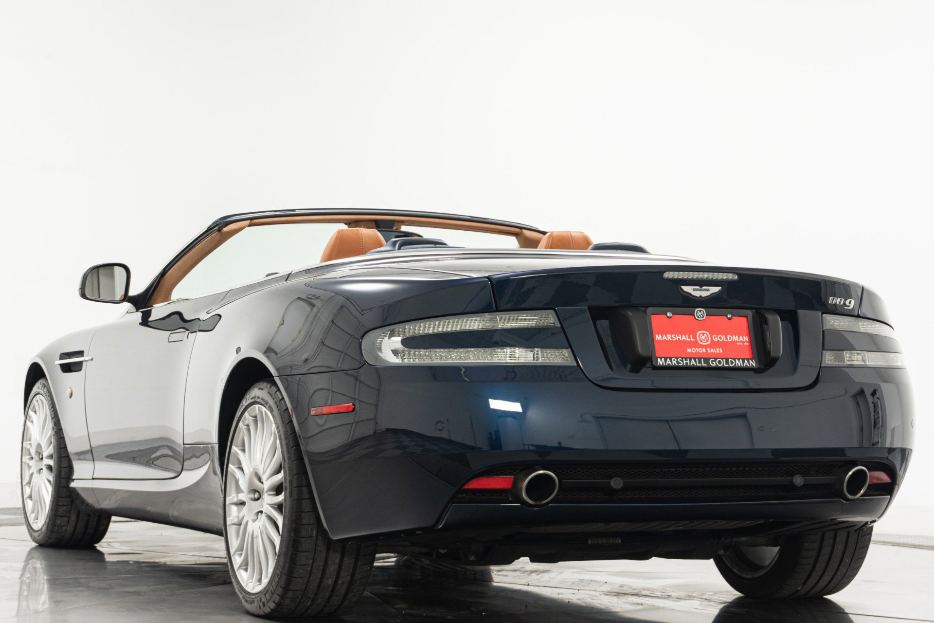 Used 2011 Aston Martin DB9 Volante RWD image 7