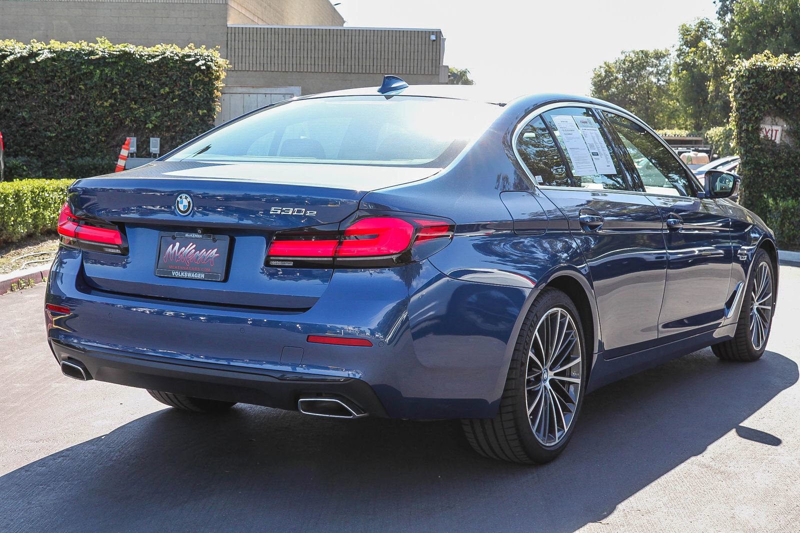 Used 2022 BMW 530e w/ Premium Package image 6