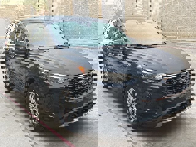 Used 2023 Ford Escape Active w/ Cold Weather Package image 4