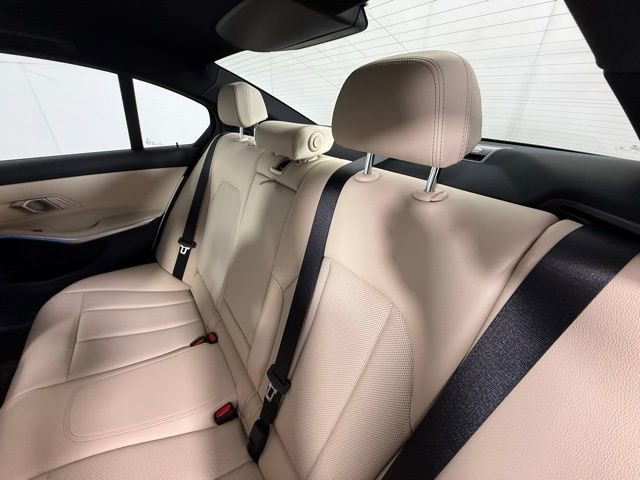 Used 2023 BMW 330i Sedan w/ Premium Package image 30