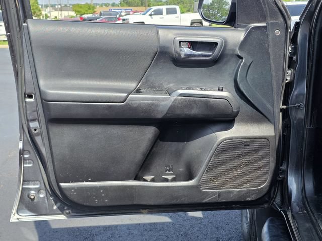 Used 2019 Toyota Tacoma TRD Sport AWD/4WD image 14