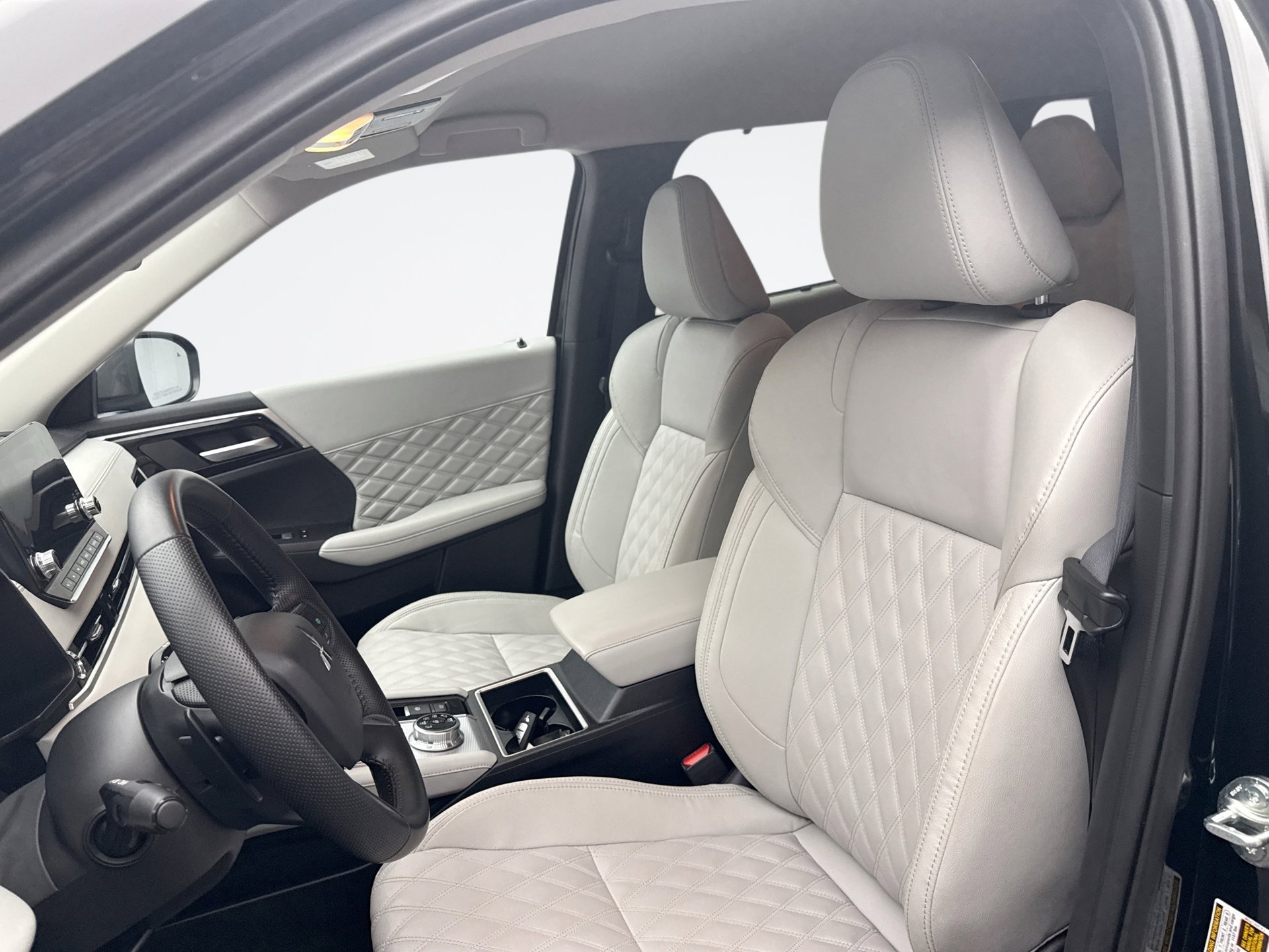 Used 2024 Mitsubishi Outlander SEL image 11