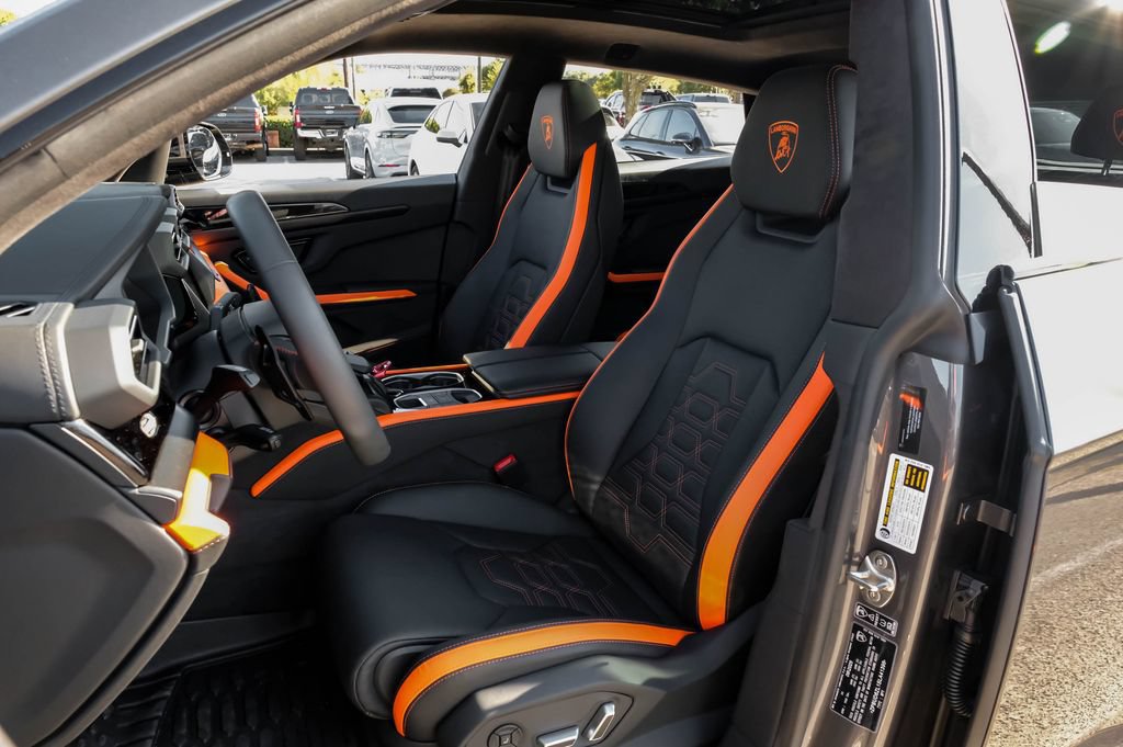Used 2025 Lamborghini Urus SE AWD/4WD image 37