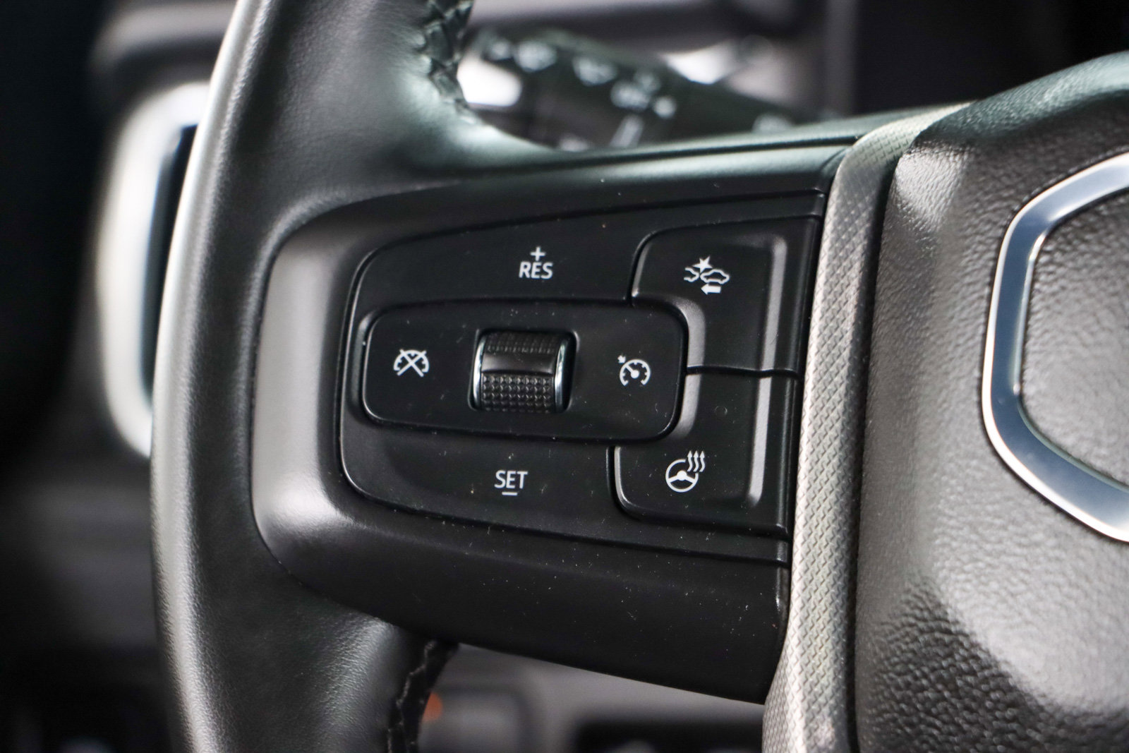 Used 2024 GMC Yukon XL Denali image 14