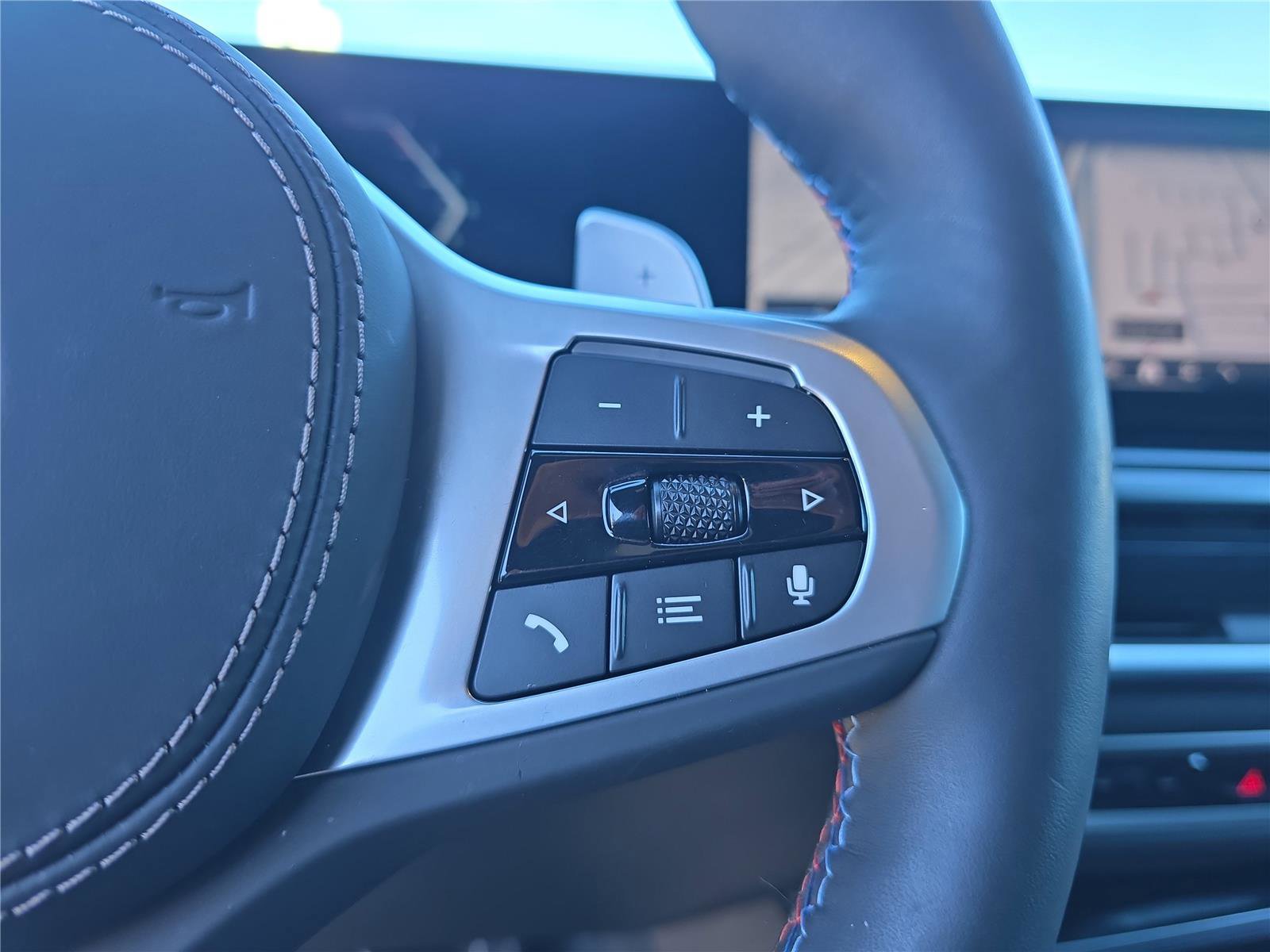 Used 2025 BMW X6 M60i image 24