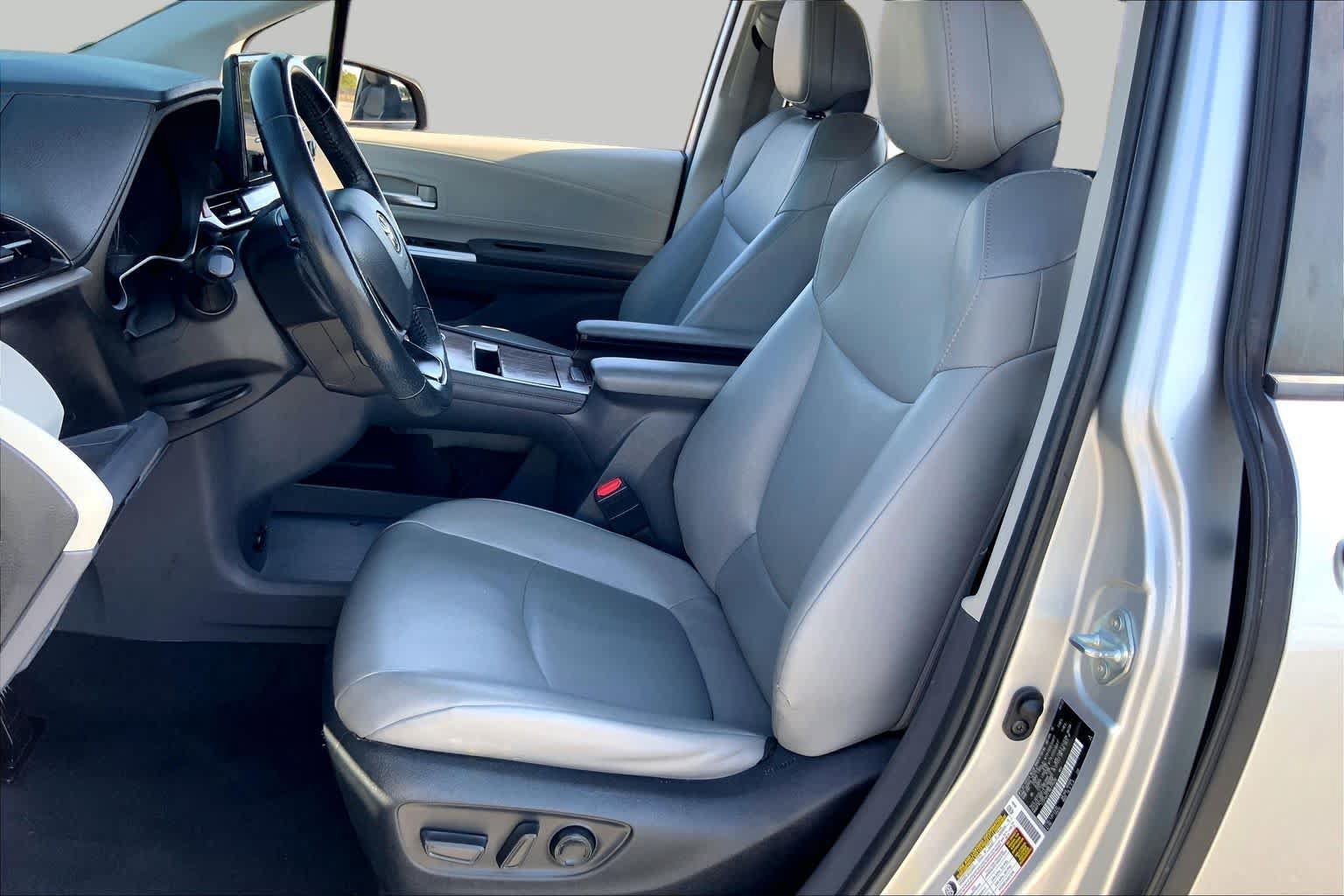 Used 2022 Toyota Sienna XLE FWD image 8
