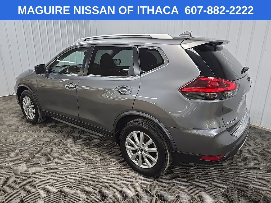 Used 2018 Nissan Rogue SV w/ Sun & Sound Touring Package image 9