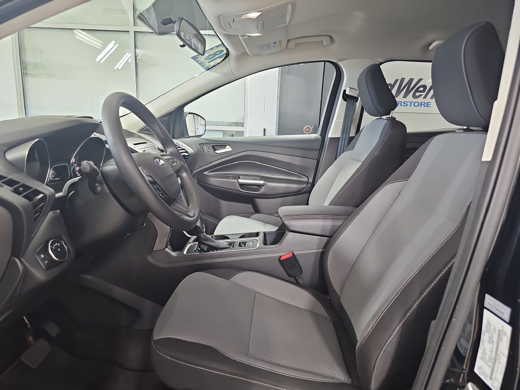 Used 2018 Ford Escape SE FWD image 18