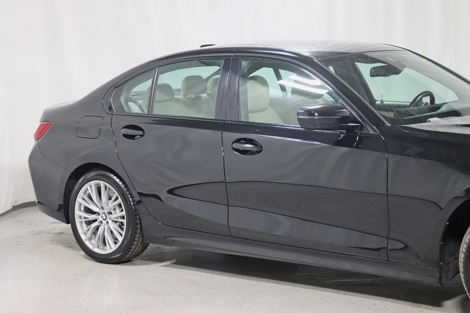 Used 2023 BMW 330i 330i-Premium Package w/ Premium Package image 3
