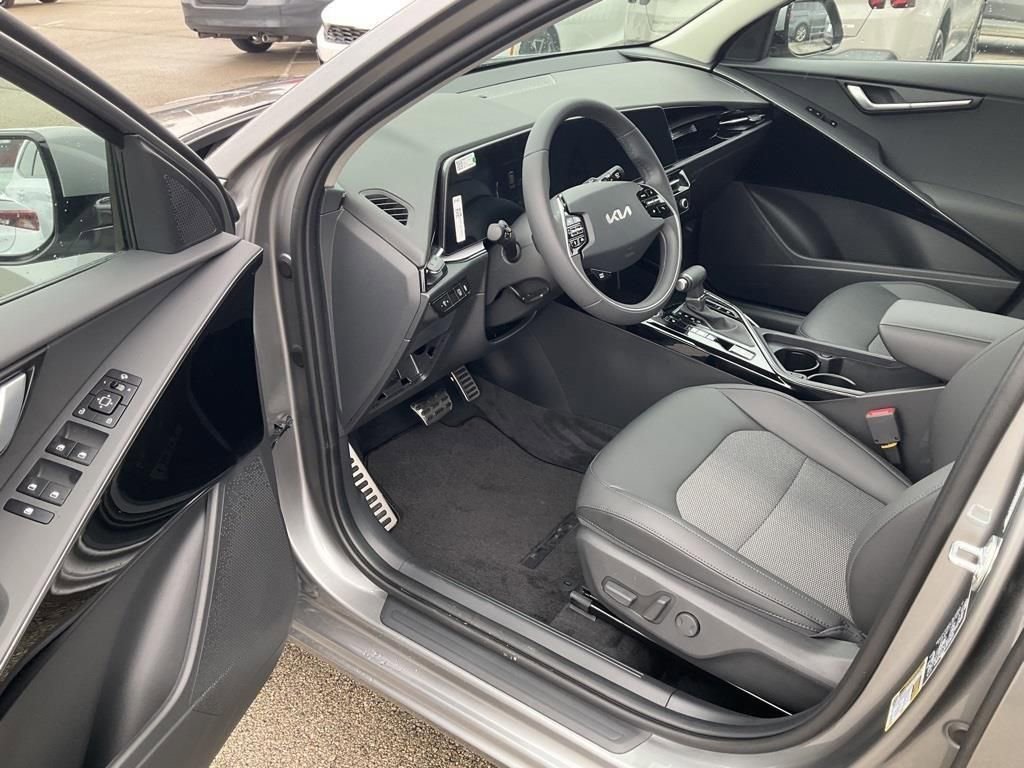 Certified 2025 Kia Niro EX Touring image 12