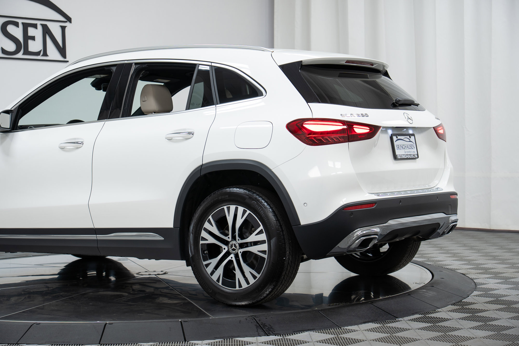 Used 2025 Mercedes-Benz GLA 250 4MATIC image 29