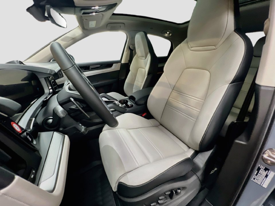 New 2026 Porsche Cayenne Coupe AWD/4WD image 5