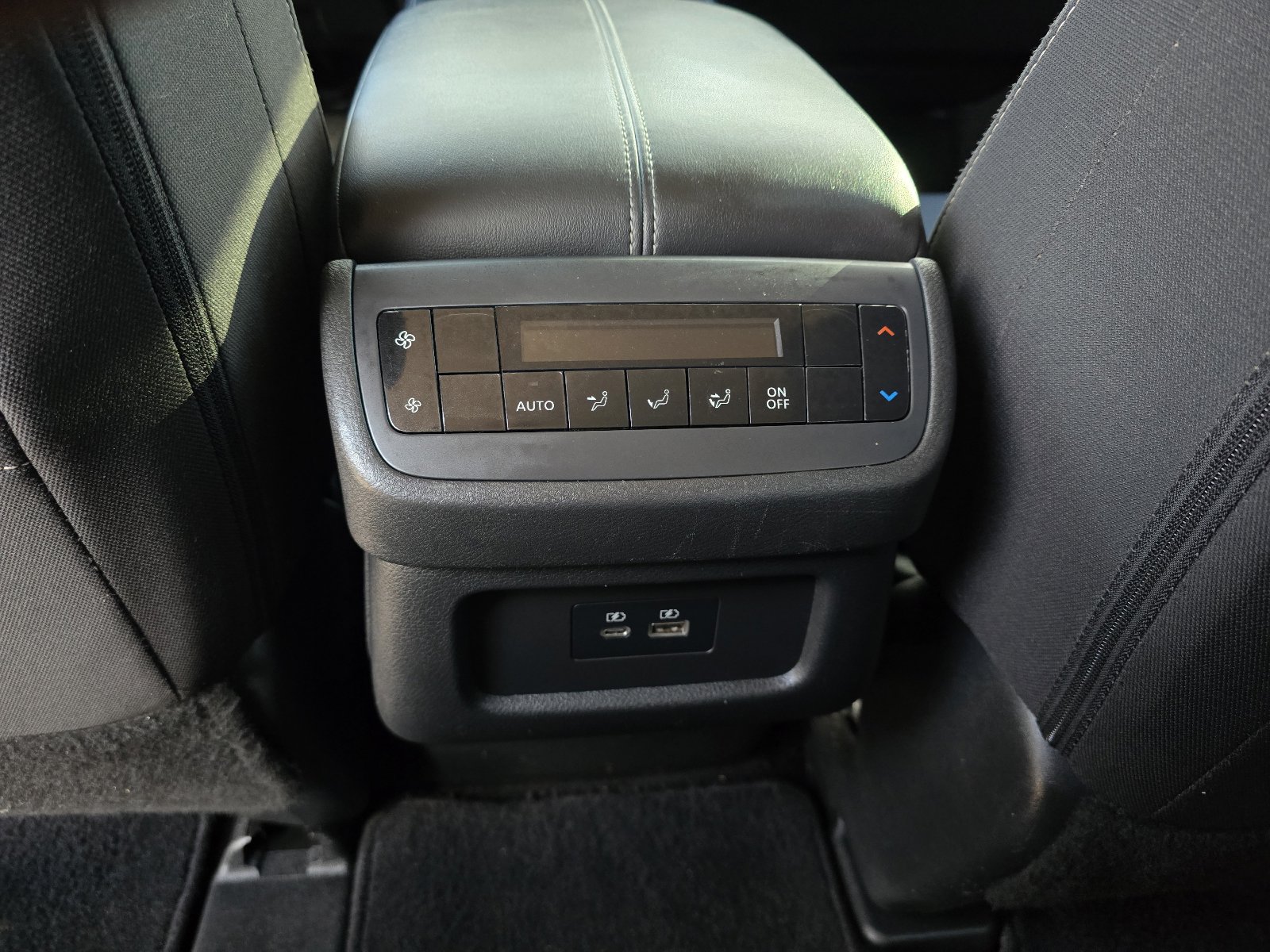 Used 2024 Nissan Pathfinder SV image 24