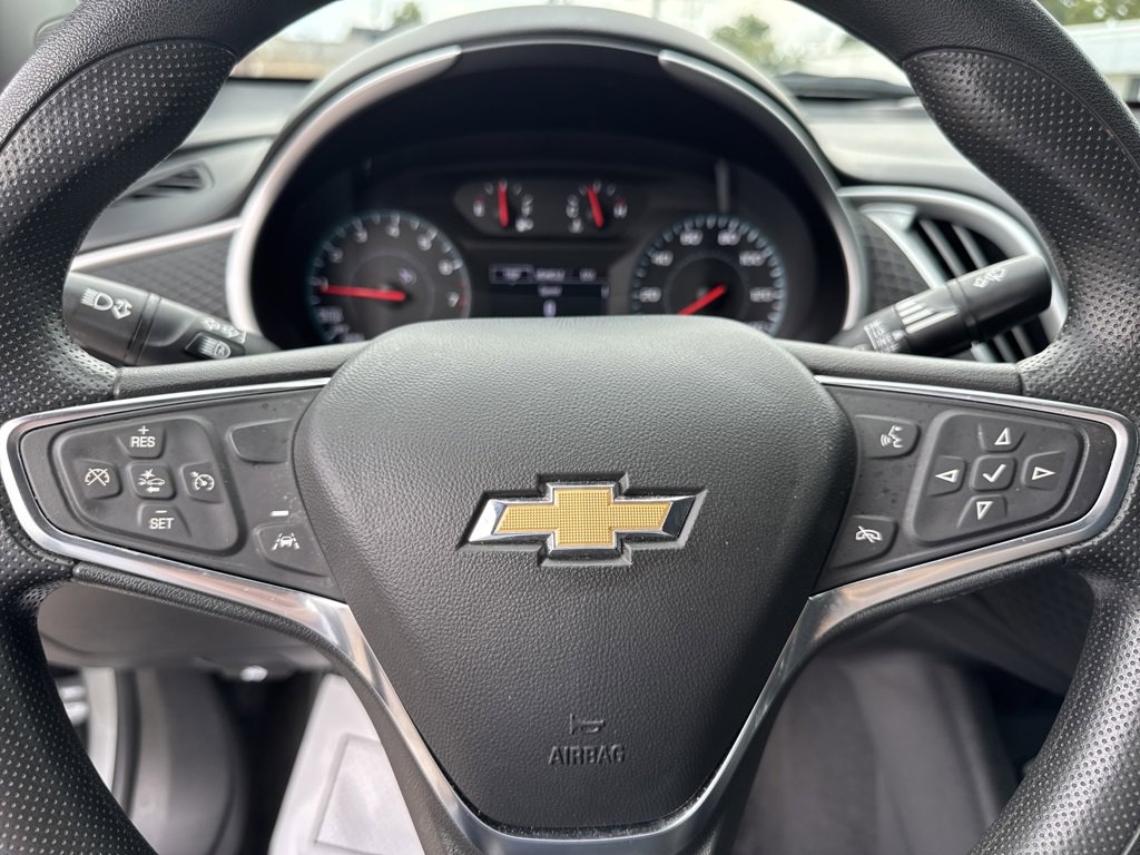 Used 2025 Chevrolet Malibu LT image 9