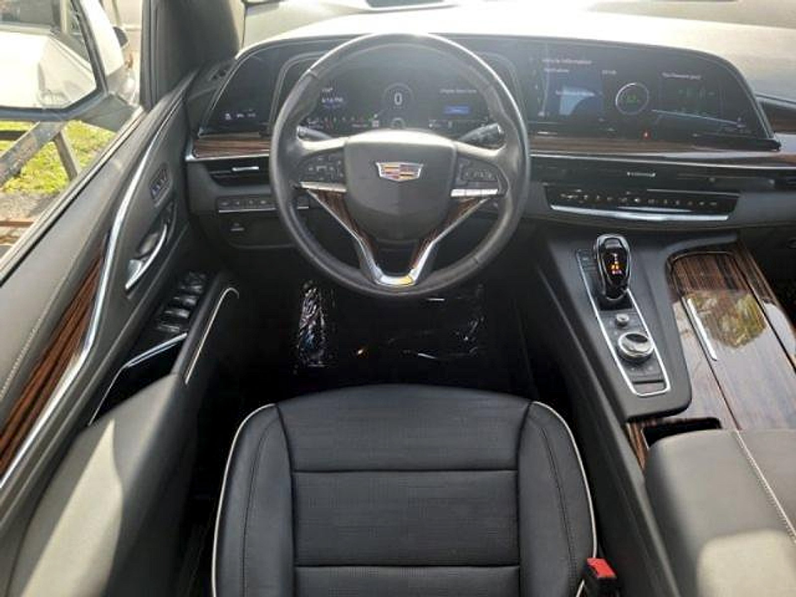 Used 2023 Cadillac Escalade ESV Premium Luxury w/ LPO, Floor Liner Package AWD/4WD image 12