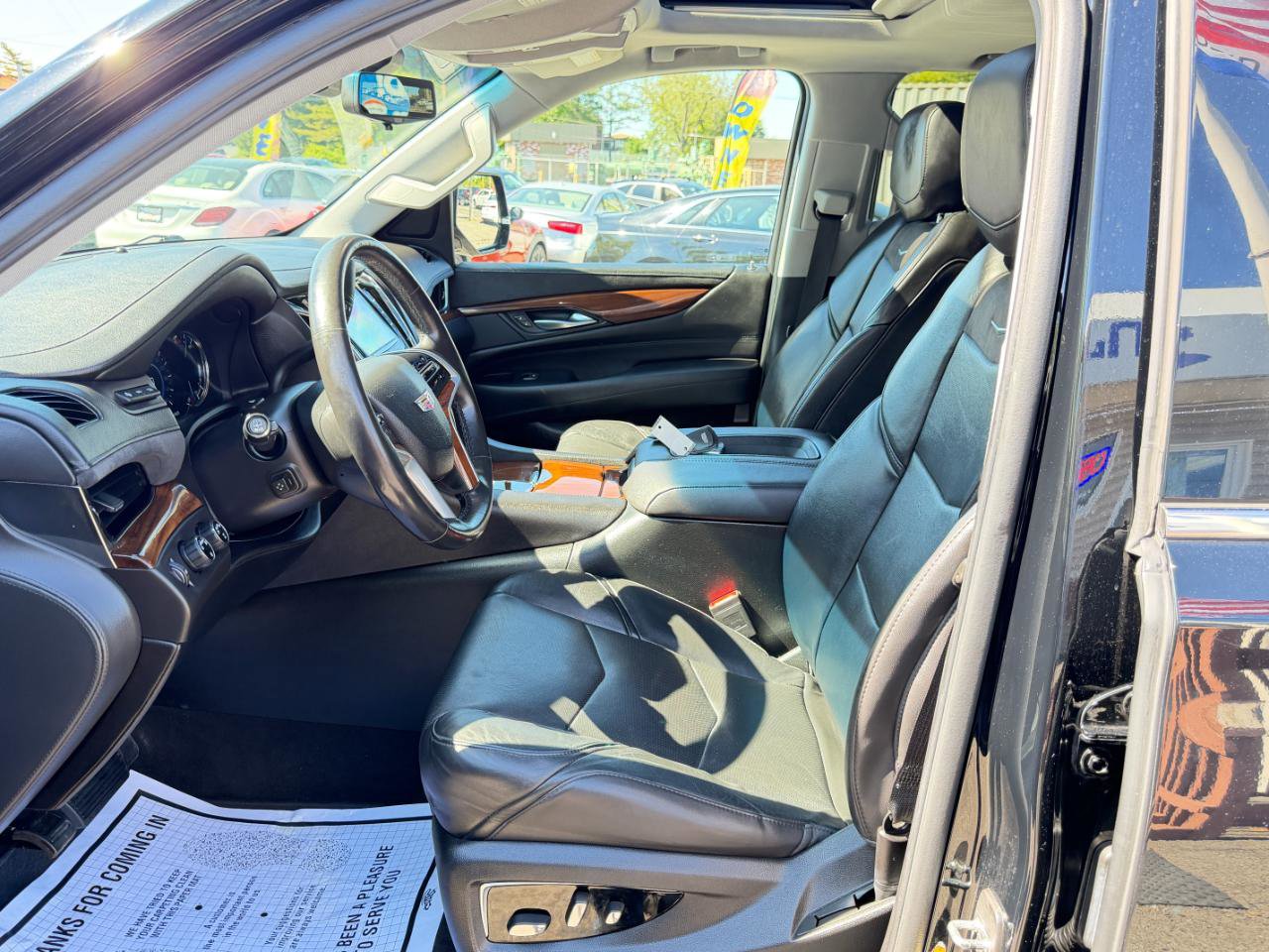 Used 2018 Cadillac Escalade Luxury AWD/4WD image 11